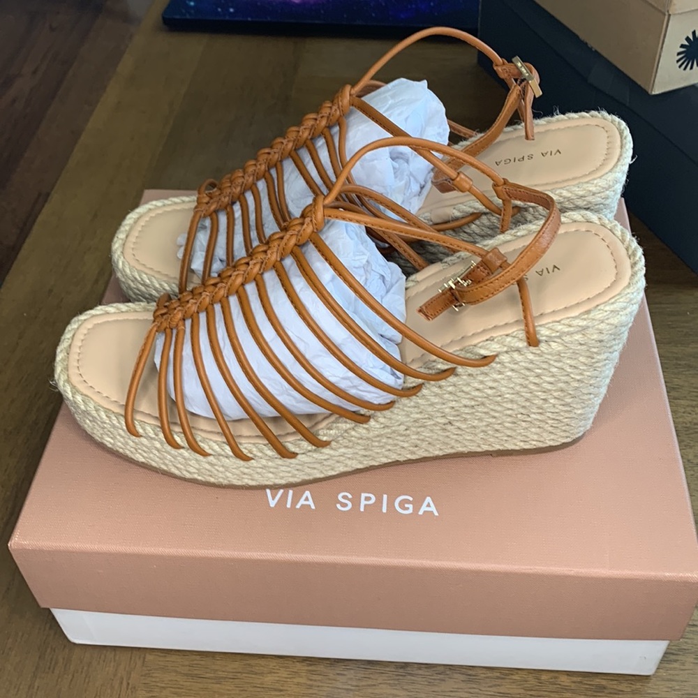 NWT NIB Via Spiga Selma Caramel Le 11 Women’s